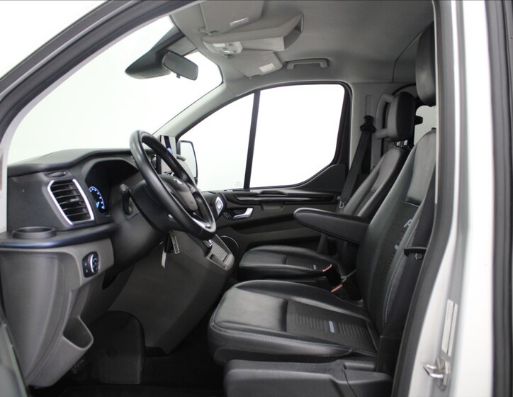 Ford Tourneo Custom 6