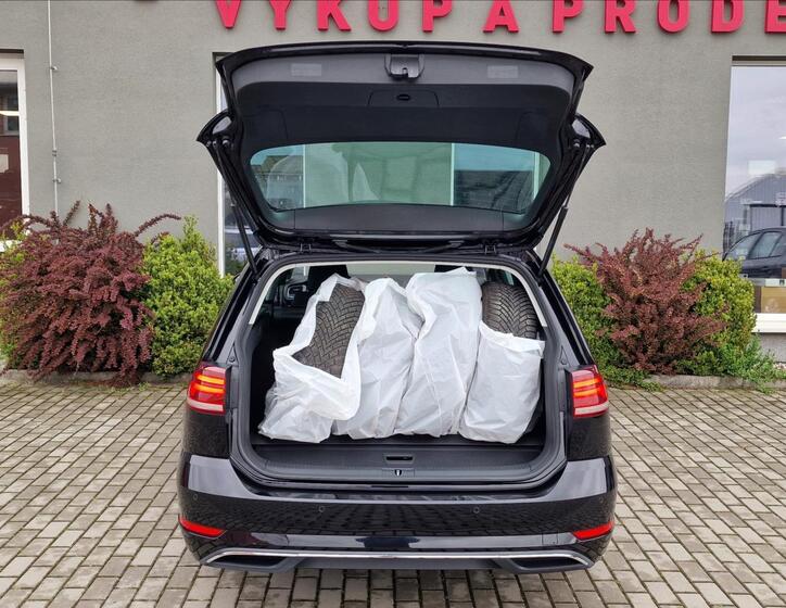 Volkswagen Golf 40
