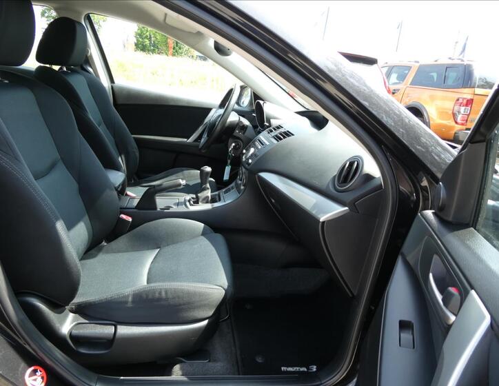 Mazda 3 25