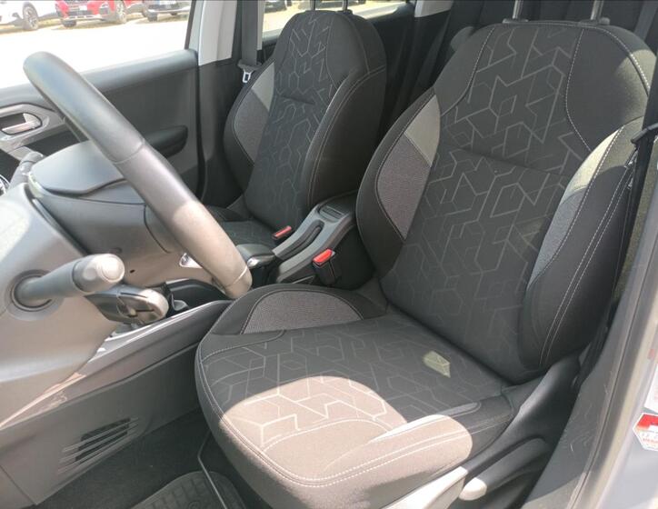 Peugeot 2008 13