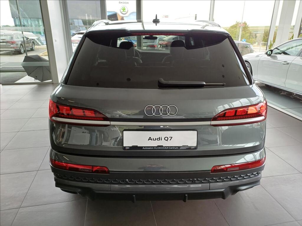 Audi Q7 5