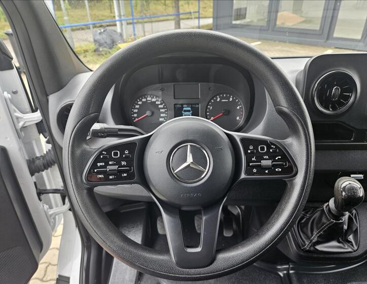 Mercedes-Benz Sprinter 9
