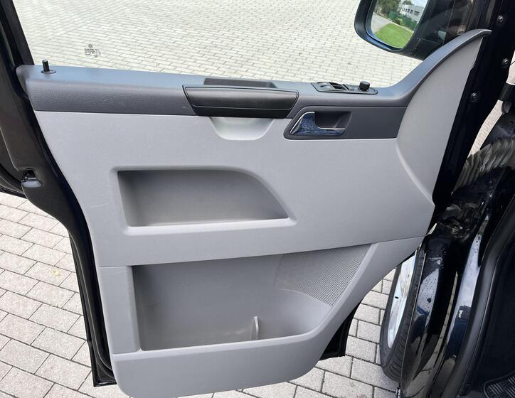 Volkswagen Caravelle 10