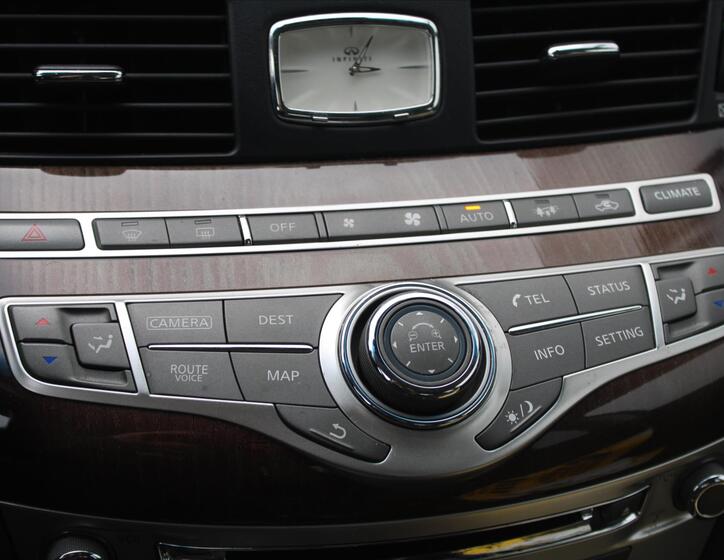 Infiniti Q70 18