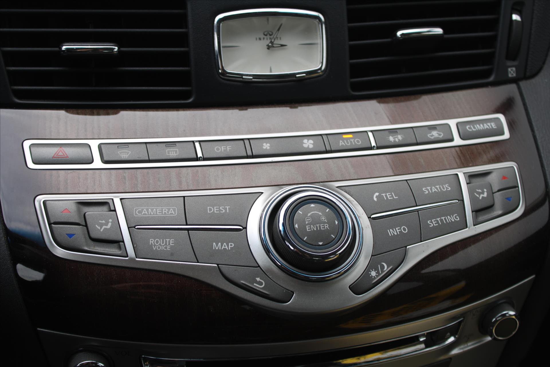 Infiniti Q70