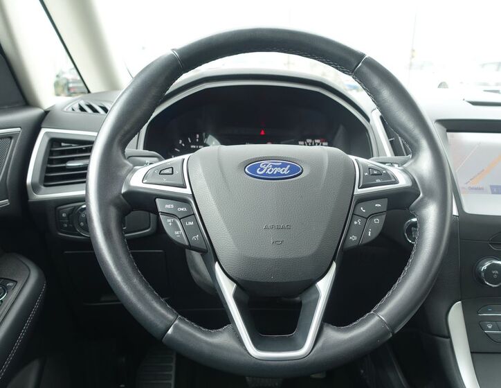 Ford Galaxy 9