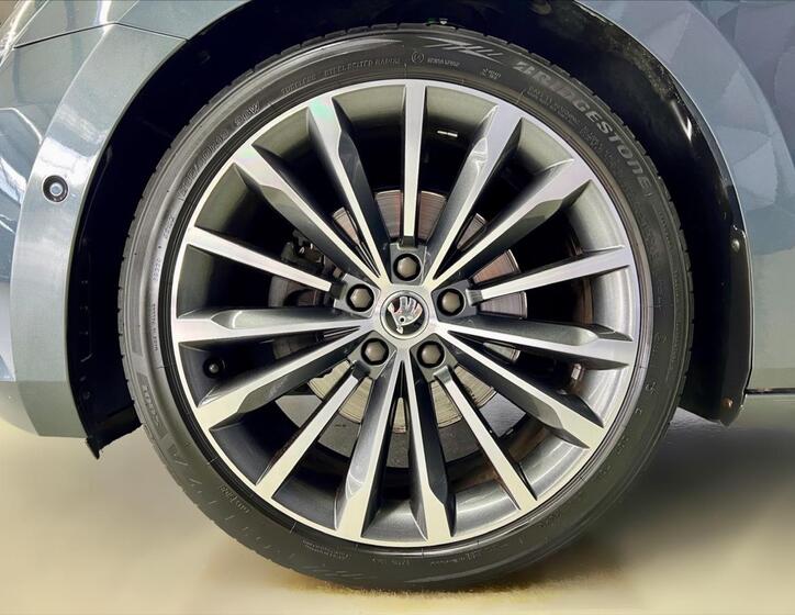 Škoda Superb 9