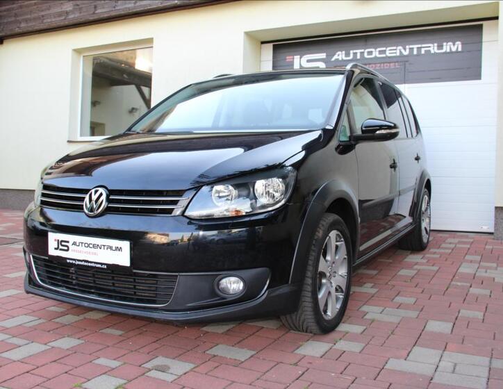 Volkswagen Touran 1