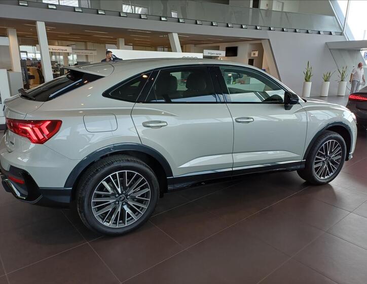 Audi Q3 4