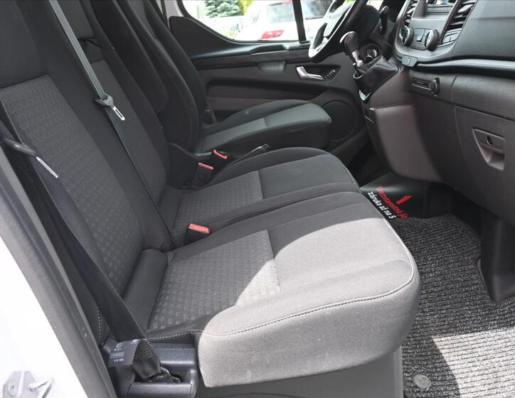 Ford Transit Custom 11