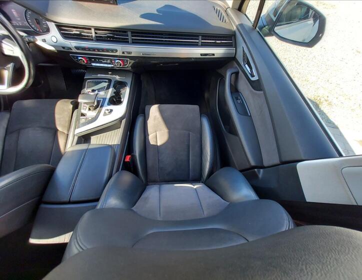 Audi Q7 29