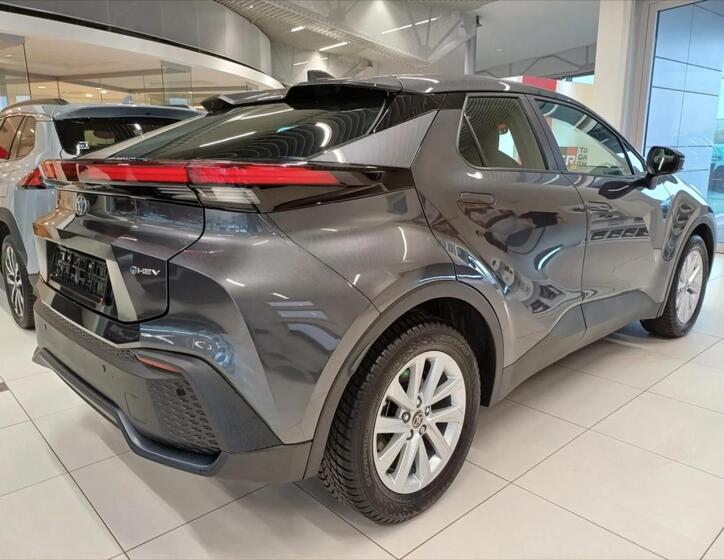 Toyota C-HR 4