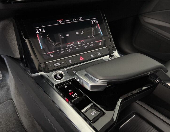 Audi e-tron 44