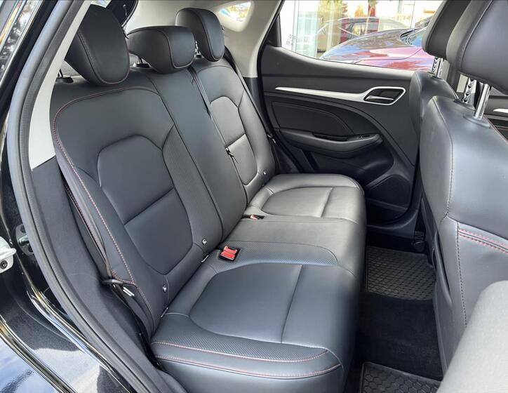 MG ZS 18
