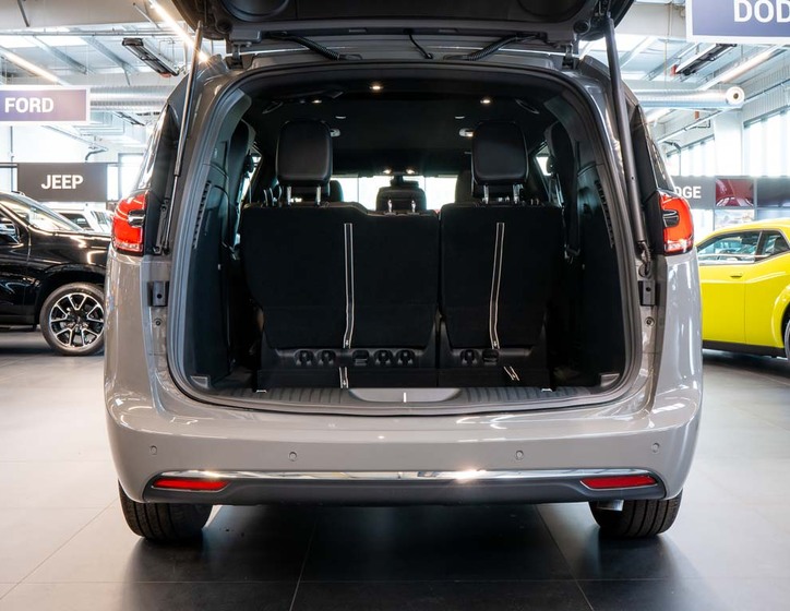 Chrysler Pacifica 5