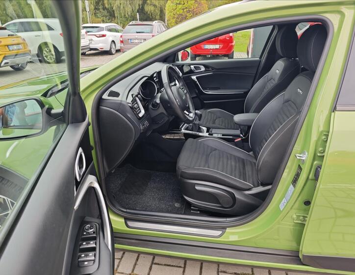 KIA XCeed 10