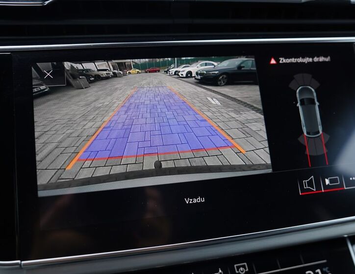 Audi Q8 44