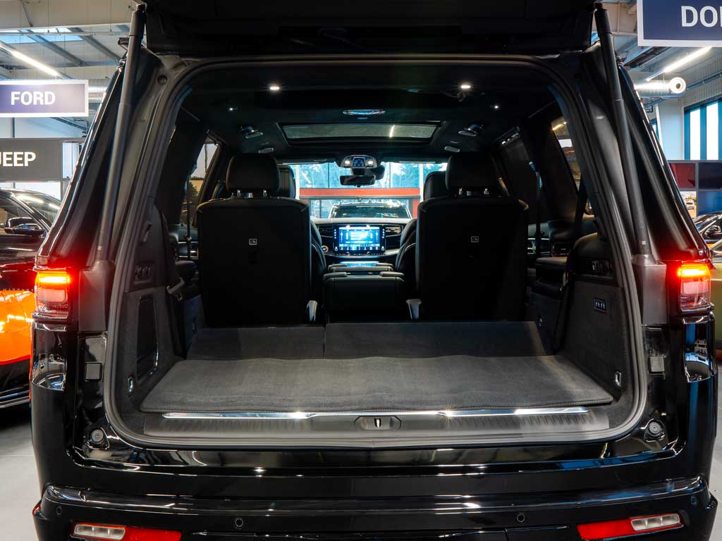 Jeep Grand Wagoneer