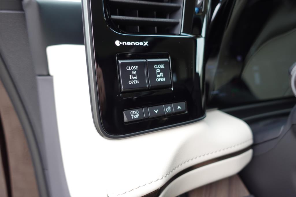Lexus LM 350h