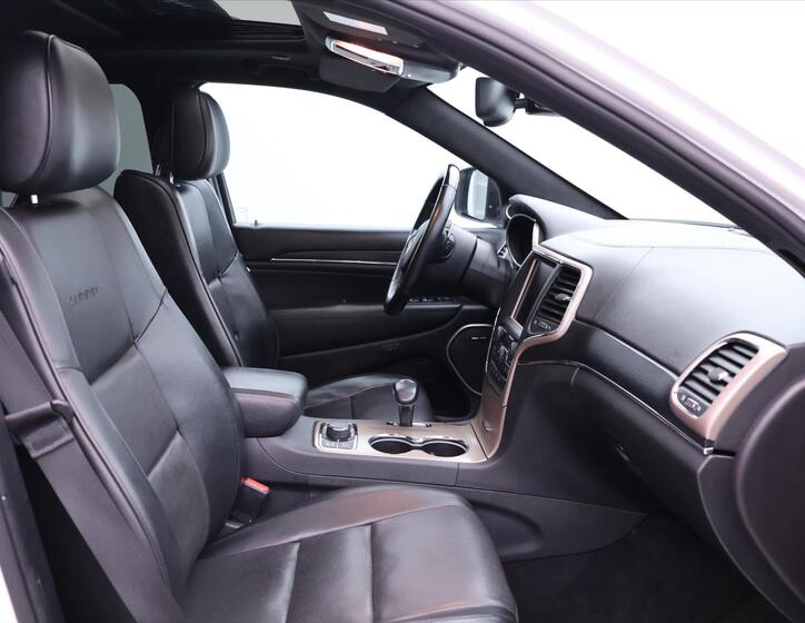 Jeep Grand Cherokee 13