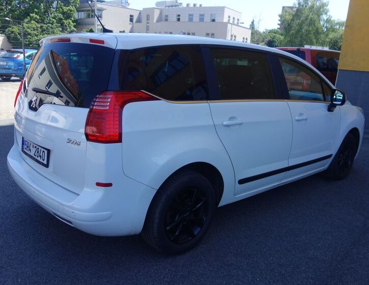Peugeot 5008 9