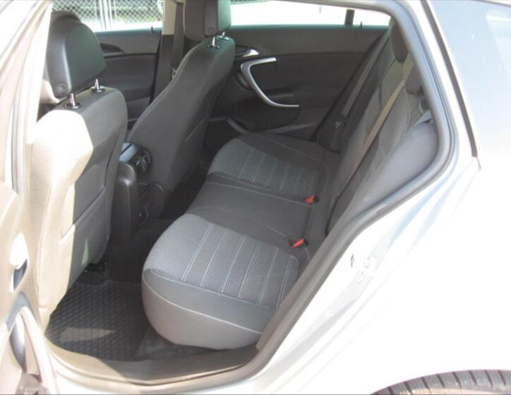 Opel Insignia 9