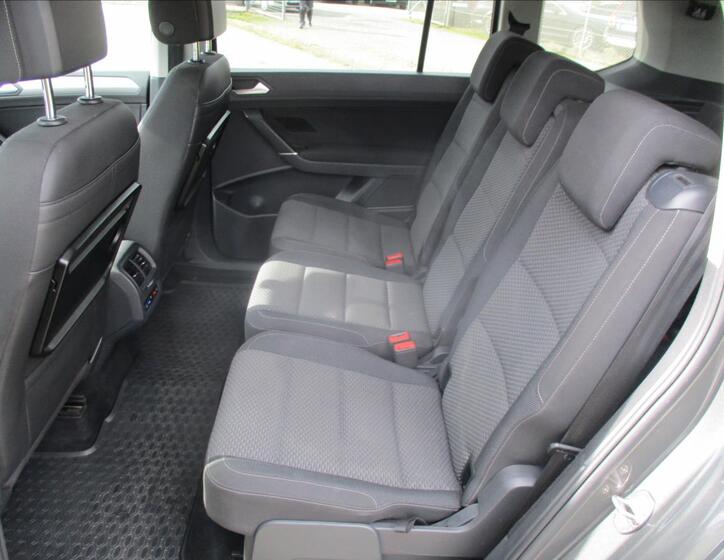 Volkswagen Touran 8