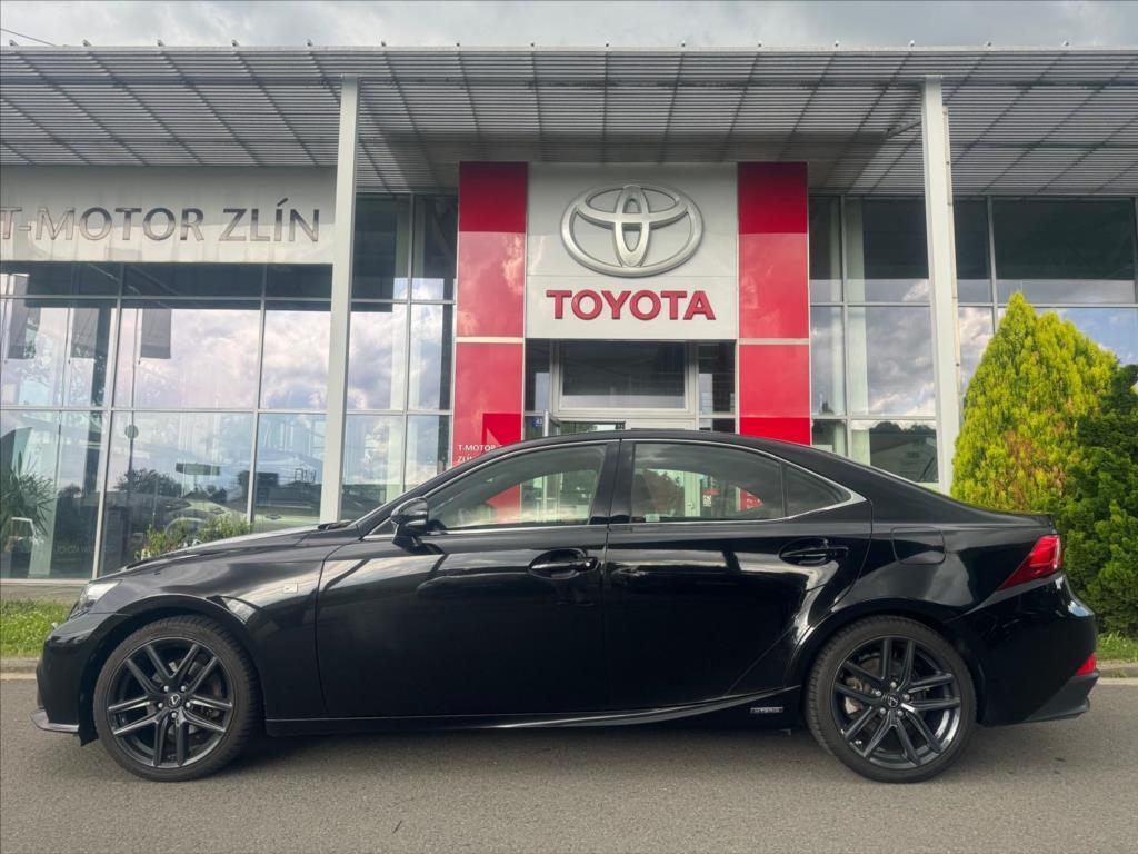 Lexus IS 300h 5