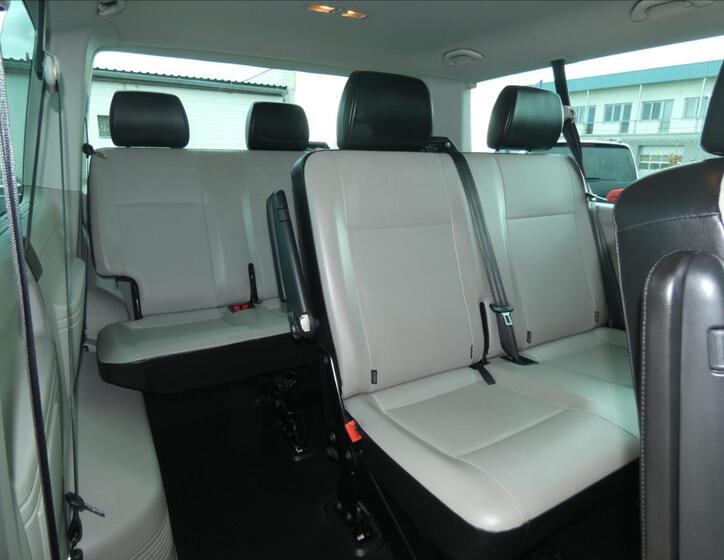 Volkswagen Caravelle 11