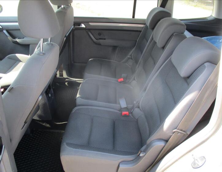 Volkswagen Touran 8