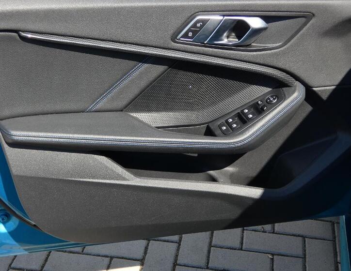 BMW Řada 2 8