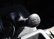 Land Rover Defender 28