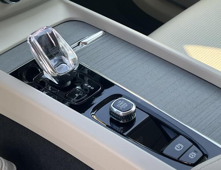 Volvo XC60 8