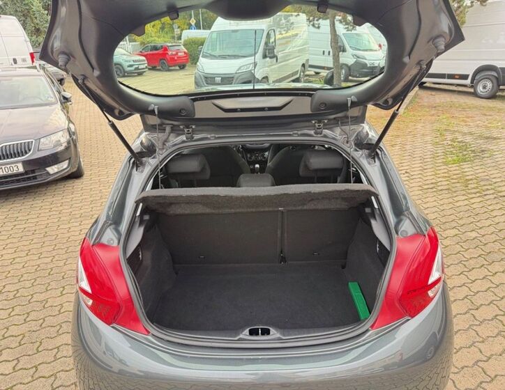 Peugeot 208 5