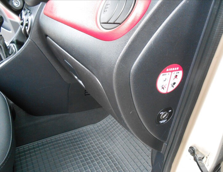 Hyundai i10 16