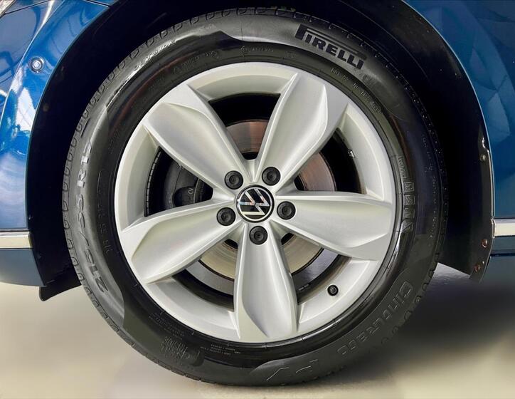 Volkswagen Passat 9