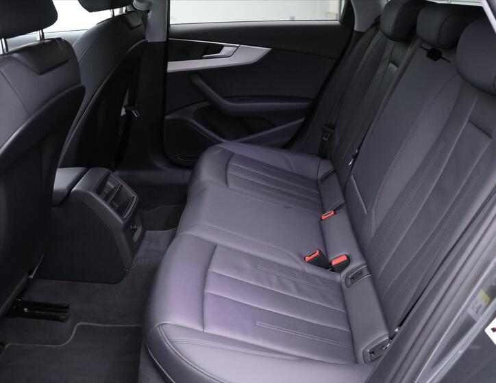 Audi A4 13