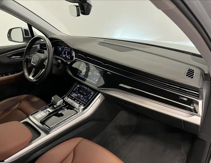 Audi Q7 23