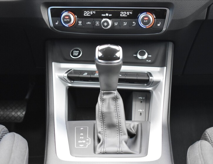 Audi Q3 15