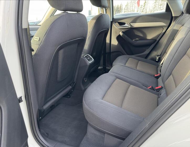 Audi Q3 15