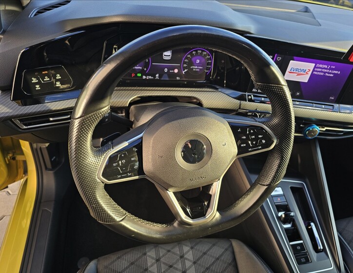 Volkswagen Golf 11