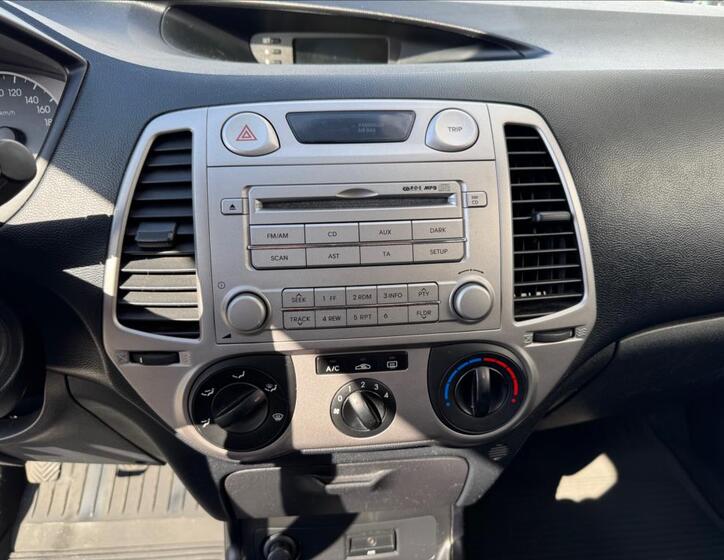Hyundai i20 15