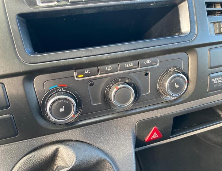 Volkswagen Caravelle 17