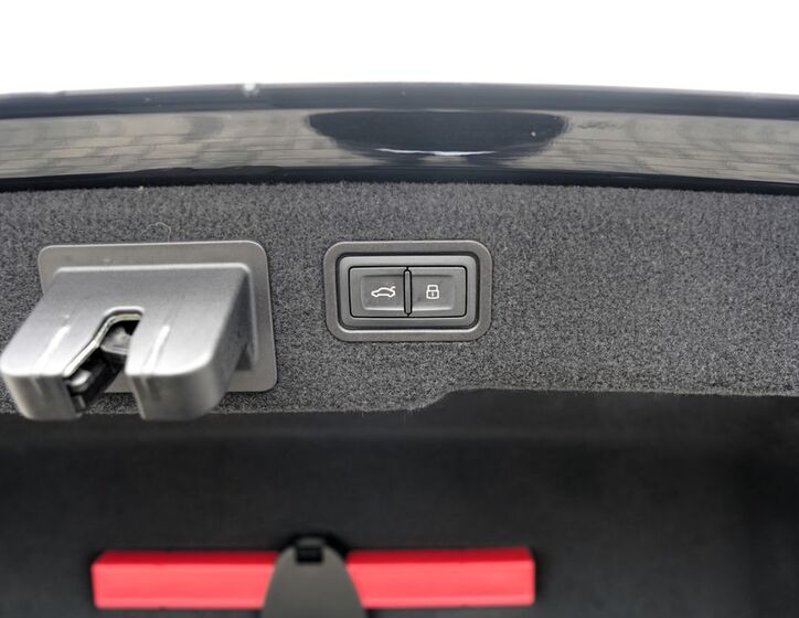 Audi A8 12