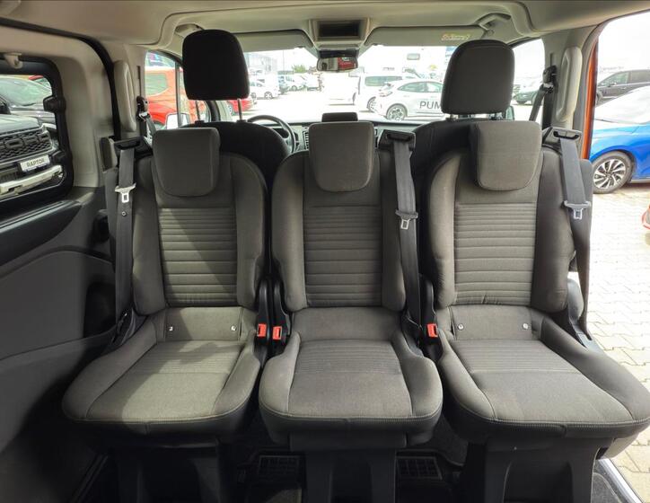 Ford Tourneo Custom 14