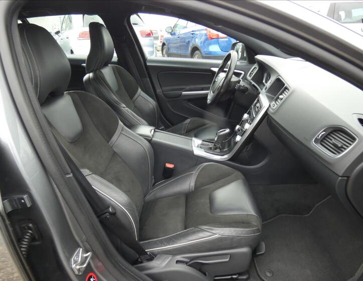 Volvo V60 12