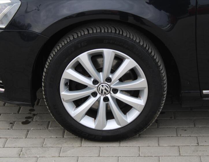 Volkswagen Passat 9