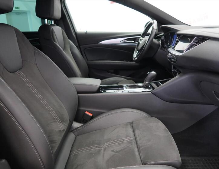 Opel Insignia 12