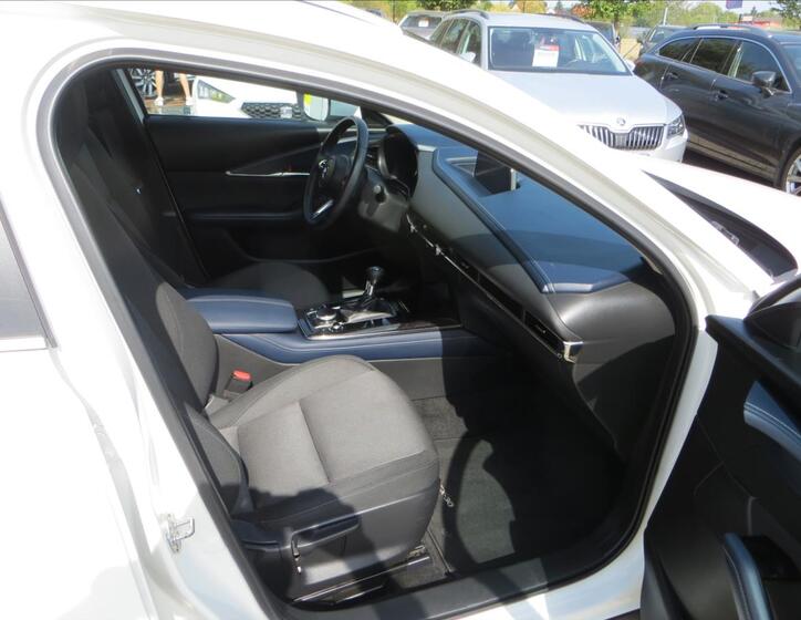 Mazda CX-30 11