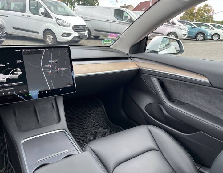 Tesla Model 3 35
